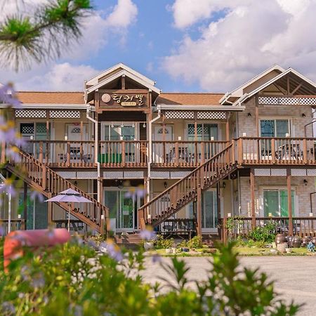 Tinkerbell Pension Kjongdžu Exteriér fotografie